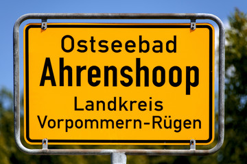 Obraz premium Ortsschild Ahrenshoop