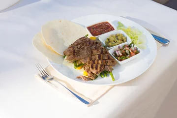 Fotobehang Grilled Steak Fajitas with Fixings on Plate © kolotype
