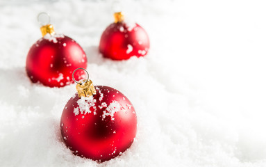 Fototapeta na wymiar Red christmas balls with snow