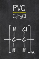 Schiefertafel mit der chemischen Formel von PVC