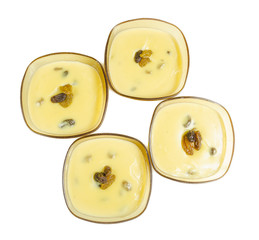 flans vanille avec raisins aux rhum