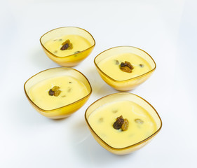 flans vanille avec raisins aux rhum