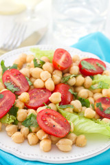 salad with chickpea