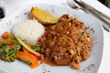 Pepper steak with rice and vegetables