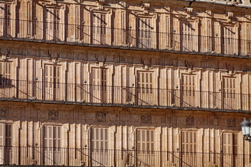 Façade ancienne avec volets, Salamanque. Salamanca