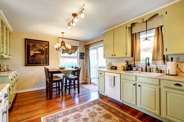 Kitchen room with dining area
