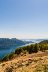 Fototapeta na wymiar Blick über den Lago Maggiore in Italien