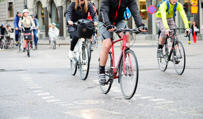 Naklejka na ściany i meble Bicyclists on their way home