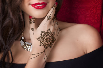 woman shoulder hand with mehendi