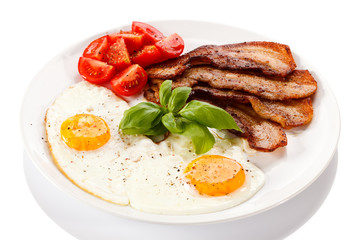 Breakfast - egg, bacon and vegetables