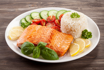 Grilled salmon and vegetables