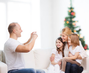 Obraz na płótnie Canvas happy family with camera at home