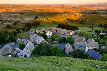 Le village de Marchastel dans l'aubrac