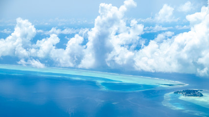 Obraz premium aerial view of island in maldives