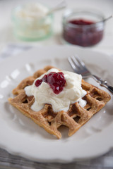 Waffeln mit Sahne