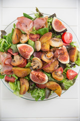 Herbstlicher Salat mit Feigen