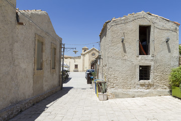 Fototapeta na wymiar Tre le stradine del centro storico di Marzamemi - Sicilia