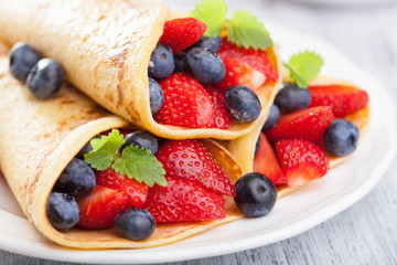 pancakes with strawberry blueberry