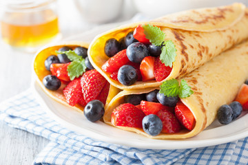 pancakes with strawberry blueberry