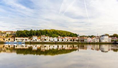 Fototapeta na wymiar Bayonne city over the Nive river - France