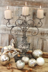 Shabby Chic Weihnachtsdekoration mit Schaukelpferd