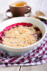 Fruit crumble cake