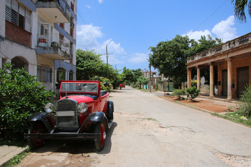 vieille voiture dans une rue de cuba