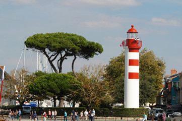 Phare au pied de la tour Saint-Nicolas - La Rochelle