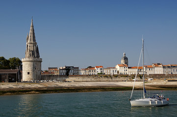 Voilier face à la Tour de la Lanterne - La Rochelle