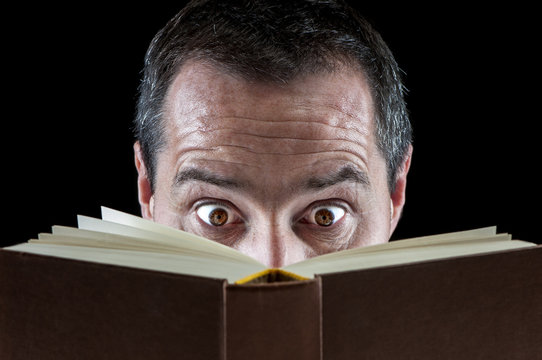 Ein spannendes Buch lesen