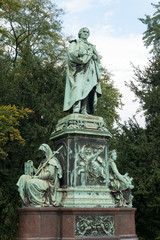 Fototapeta na wymiar Peter von Cornelius Denkmal in Düsseldorf
