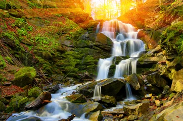 Fototapeten schöner Wasserfall © Pavlo Klymenko