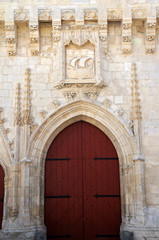 Fototapeta na wymiar Porte de l'hôtel de ville de La Rochelle
