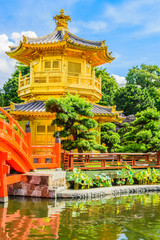 Fototapeta premium Gold Chinese pavilion at the park of Hong Kong