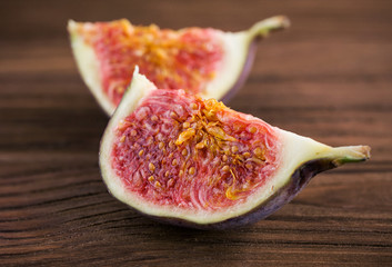 ripe figs