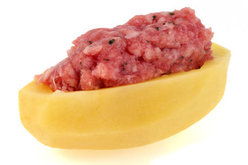 Pomme de terre farcie crue