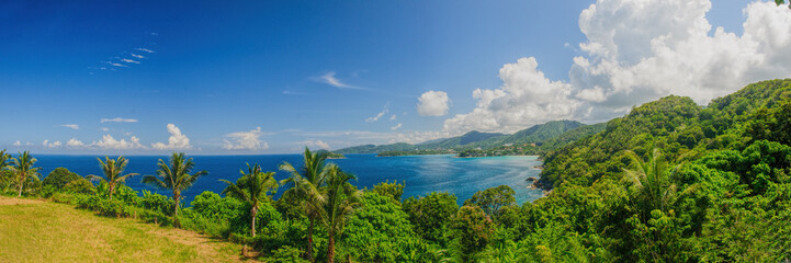 Obraz premium Bird-eye panorama of Phuket coastline on sunny day