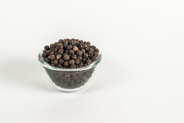 Fototapeta na wymiar Bowl of Indian Black Pepper