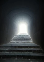 Papier Peint photo Tunnel escalier dans le tunnel avec lumière au bout