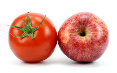 tomato  and red apple