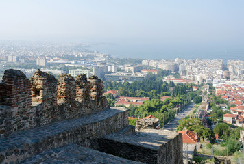 Fototapeta premium Greece, Thessaloniki, view of the historic center with the castl
