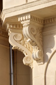 Modillons : console de soutien d'une corniche