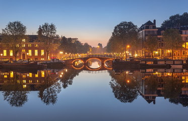 Fototapeta na wymiar Amsterdam Bridges