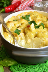 Cauliflower baked in bechamel.