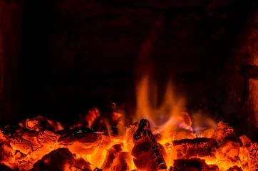 Papier Peint photo Flamme Des charbons ardents dans le feu