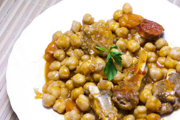 chickpeas with tomato and meat