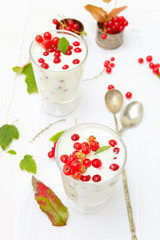 Joghurt mit Beeren