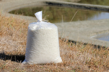 Sac de sel dans les marais salants