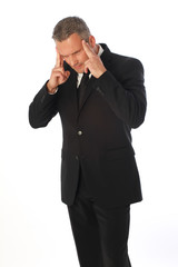 Mann mit Kopfschmerzen