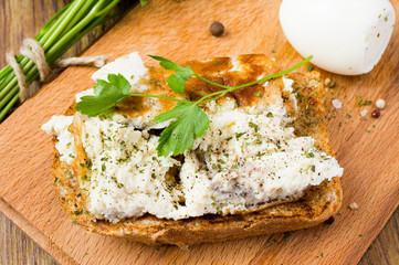 Toast with scrambled eggs